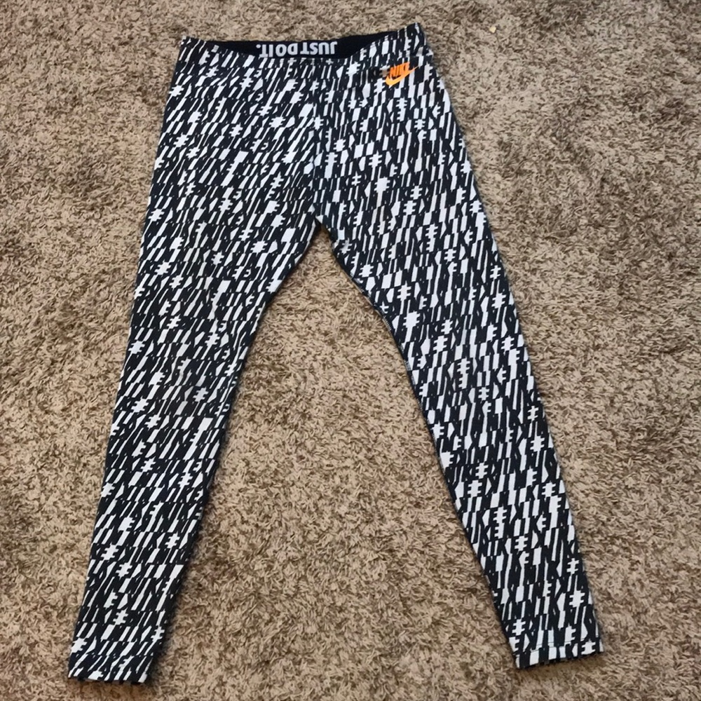Rare Nike leggings with orange swoosh ✔️ size M